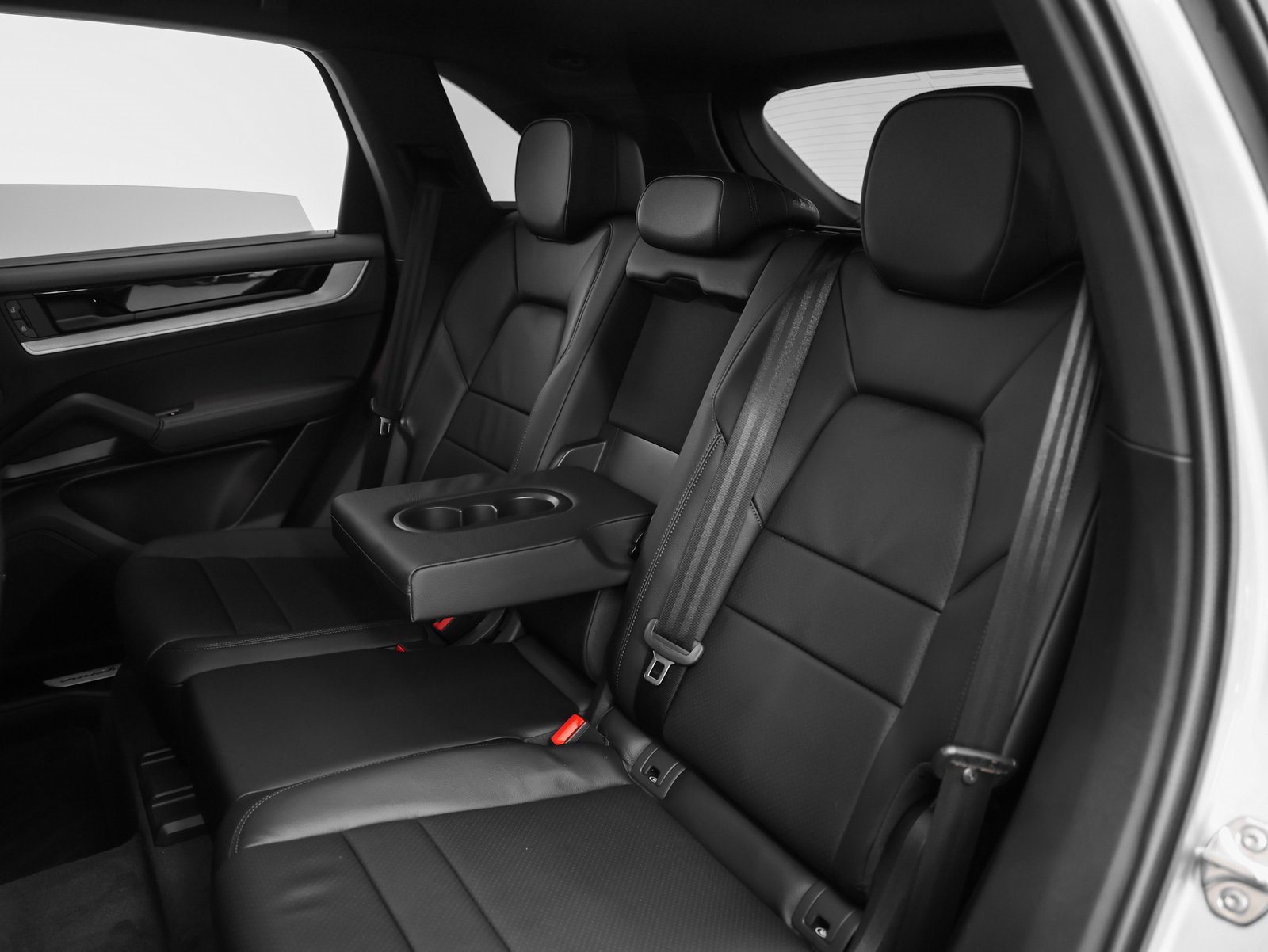 Used 2025 Porsche Cayenne image 37