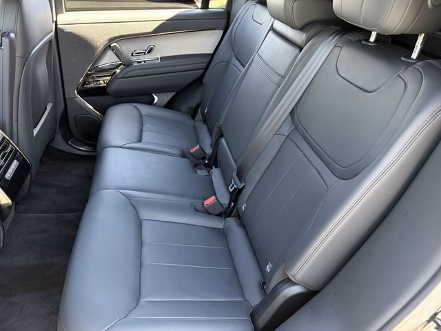 Used 2025 Land Rover Range Rover Sport SE image 25