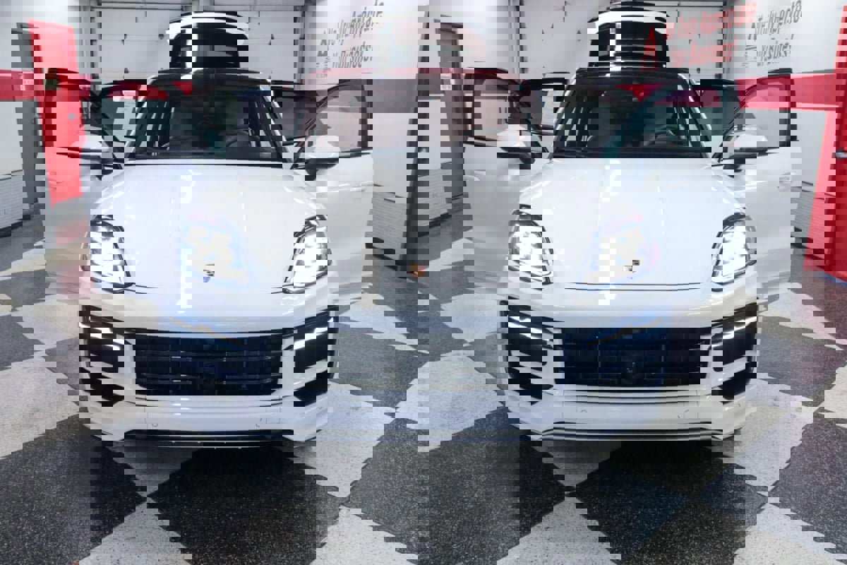 Used 2025 Porsche Cayenne Coupe image 30