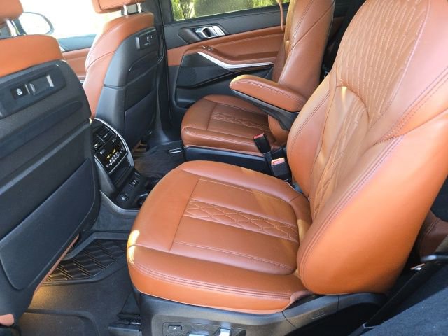 Used 2022 BMW X7 xDrive40i w/ M Sport Package image 7