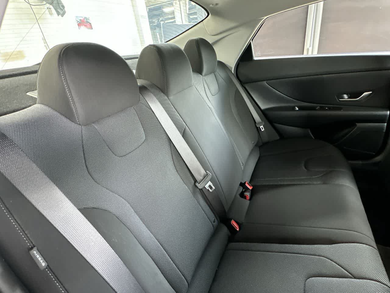 Used 2026 Hyundai Elantra SE FWD image 26