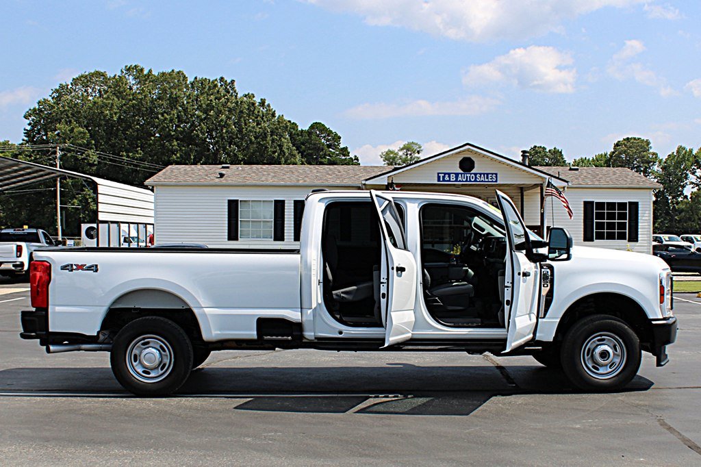 Used 2025 Ford F350 XL AWD/4WD image 9