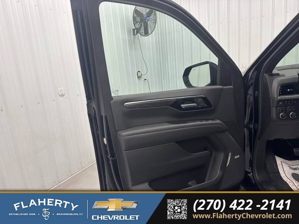 Used 2025 Chevrolet Suburban Z71 w/ Comfort Package image 8
