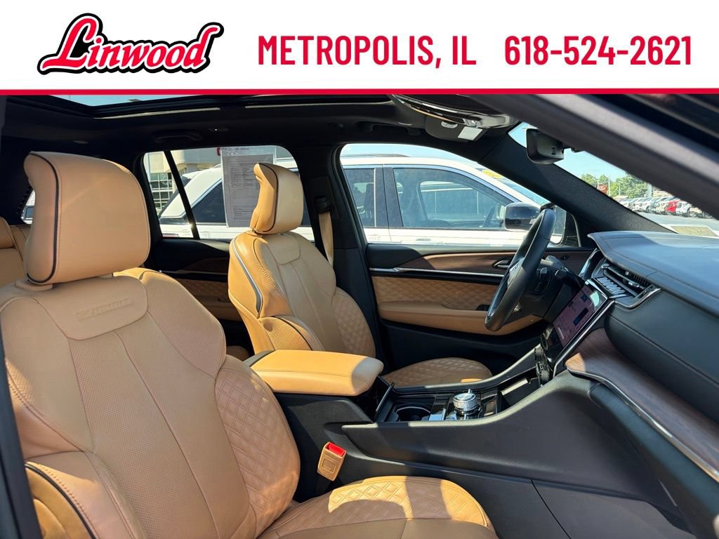 Used 2025 Jeep Grand Cherokee Summit AWD/4WD image 10