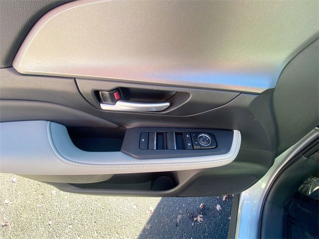 New 2026 Toyota Grand Highlander XLE image 13