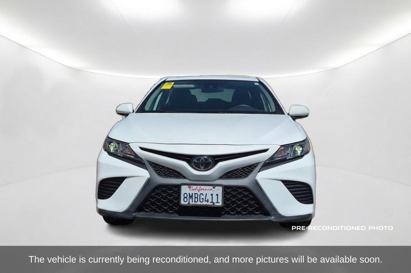 Used 2019 Toyota Camry SE w/ Carpet Mat Package FWD image 2