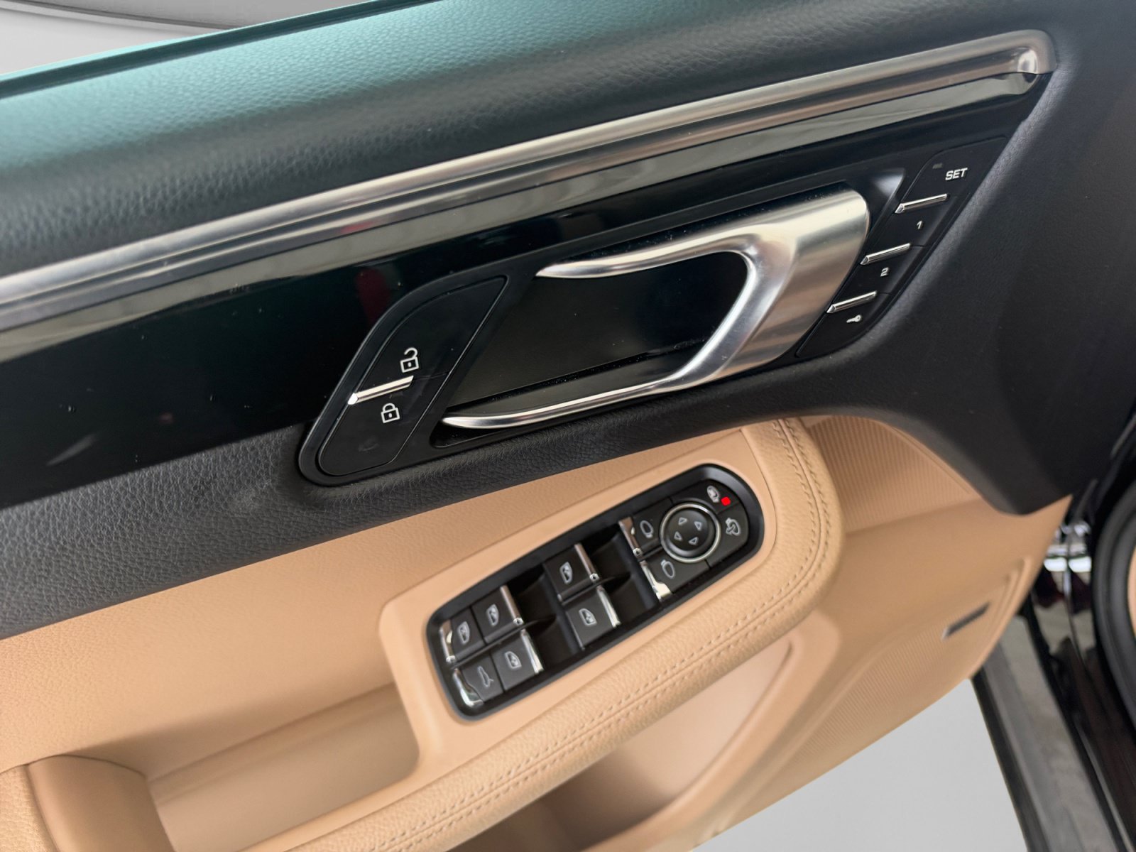Used 2020 Porsche Macan AWD/4WD image 11