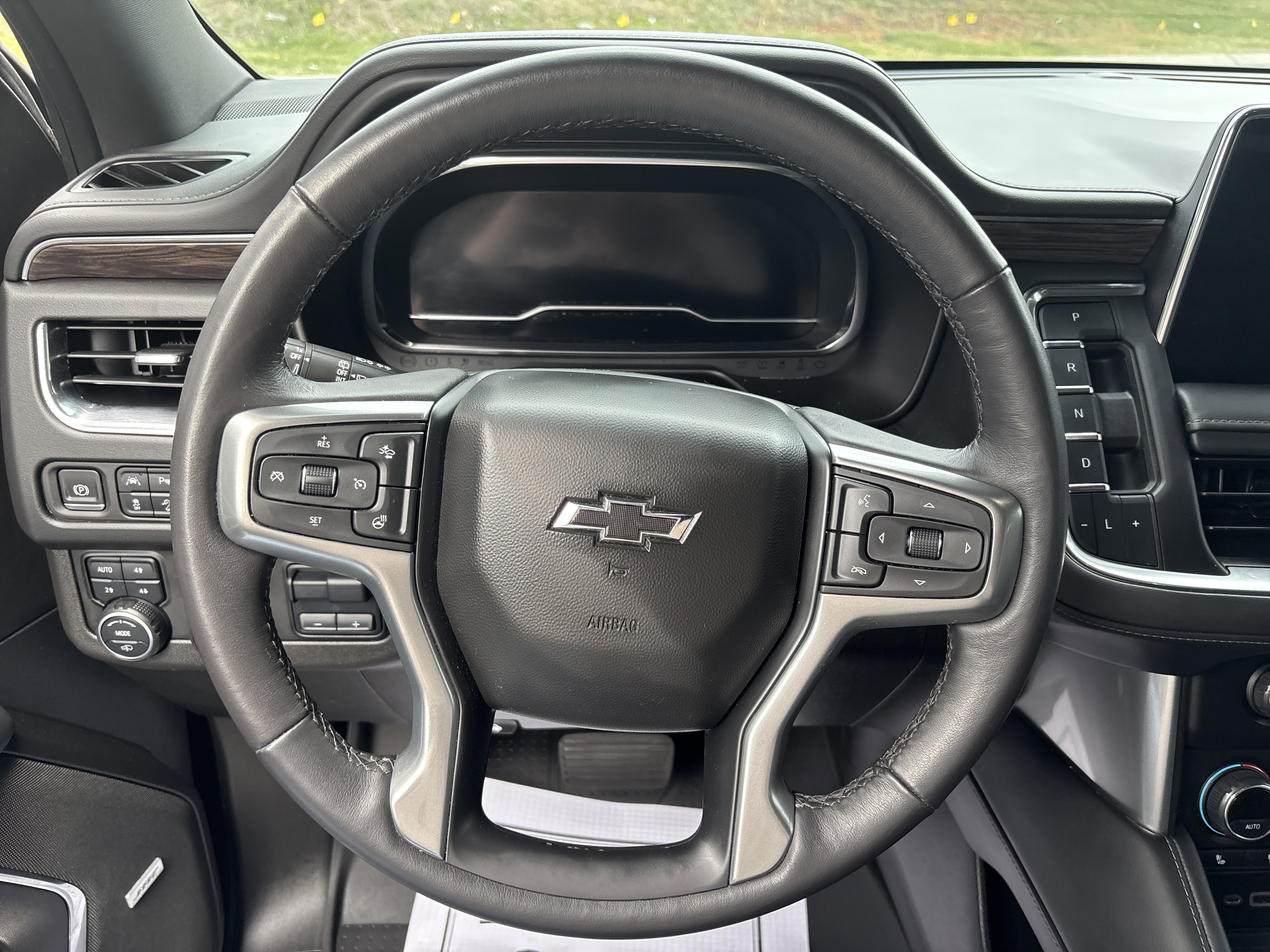 Used 2022 Chevrolet Suburban Z71 w/ Off-Road Capability Package AWD/4WD image 32
