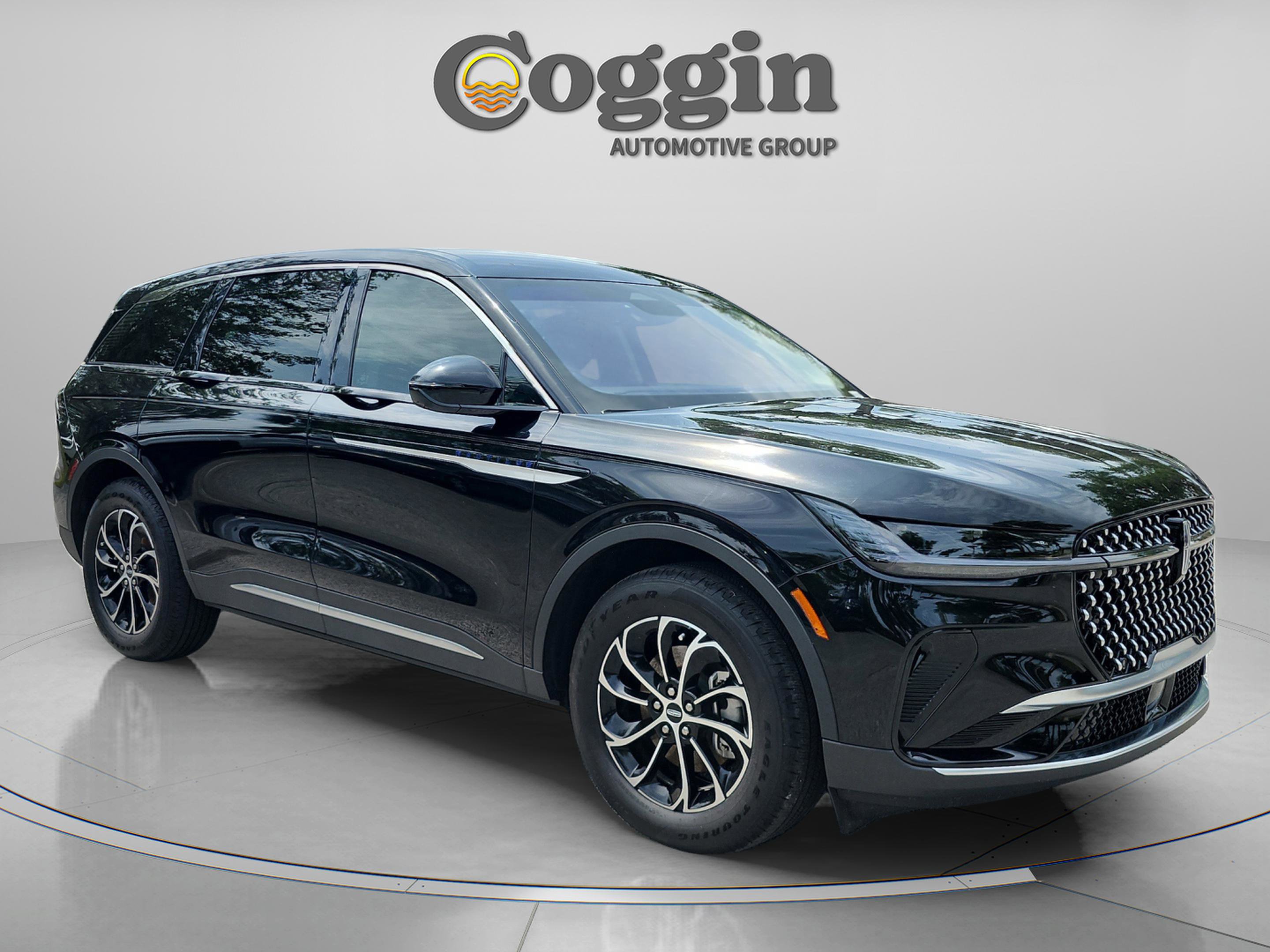 Used 2025 Lincoln Nautilus Premier AWD/4WD image 7