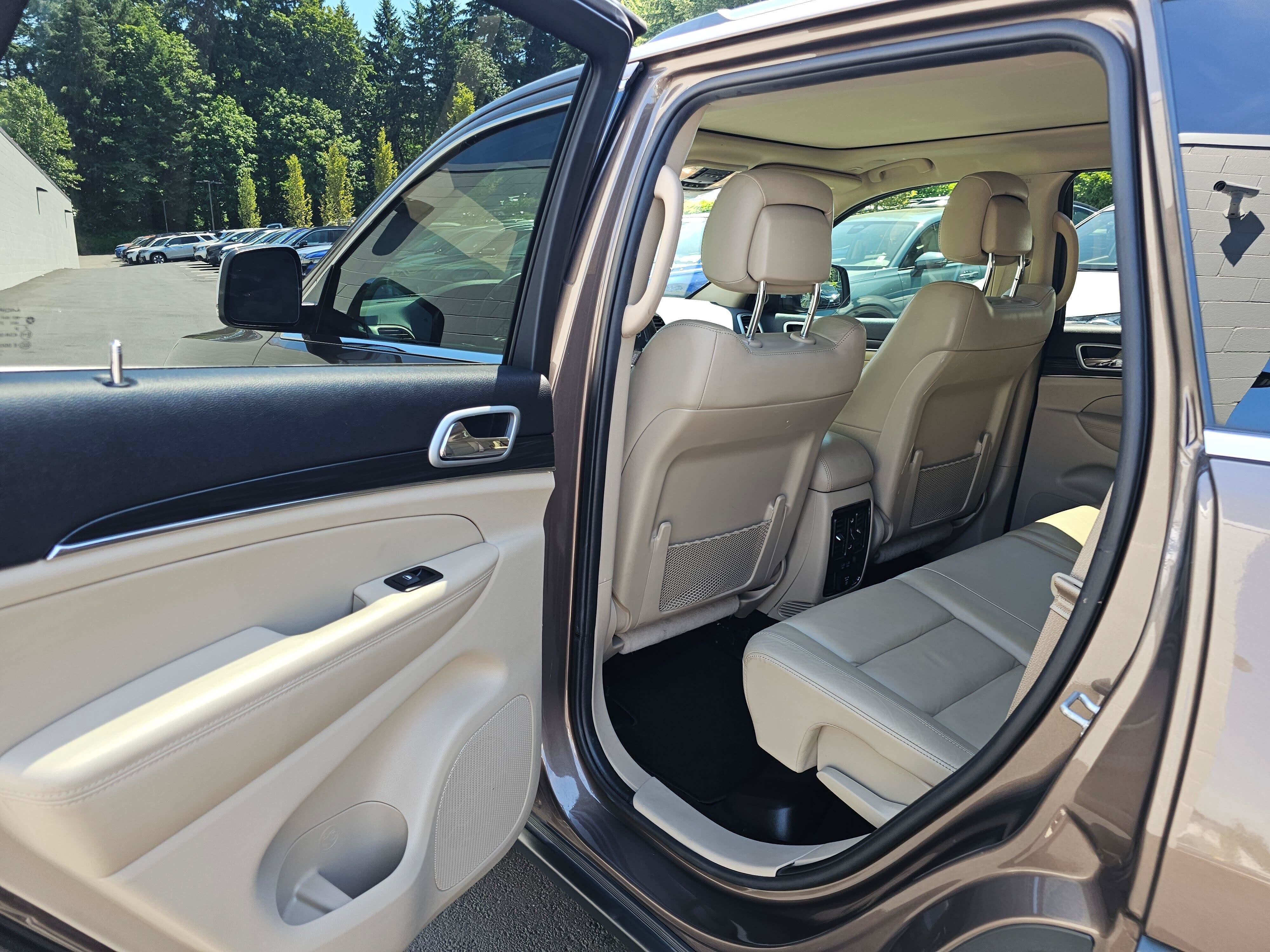 Used 2021 Jeep Grand Cherokee Limited w/ Sun & Sound Group AWD/4WD image 52