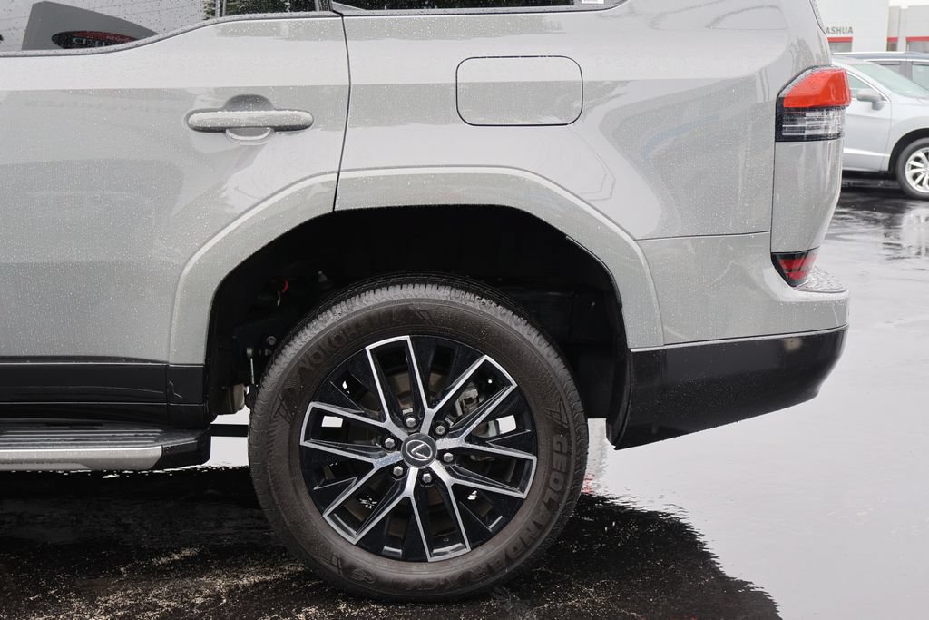 Used 2025 Lexus GX 550 w/ Accessory Package (2T) AWD/4WD image 4