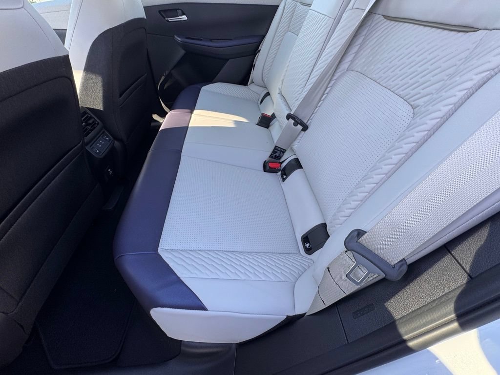 New 2026 Nissan Leaf Platinum+ w/ Cargo Package (Platinum+) FWD image 13
