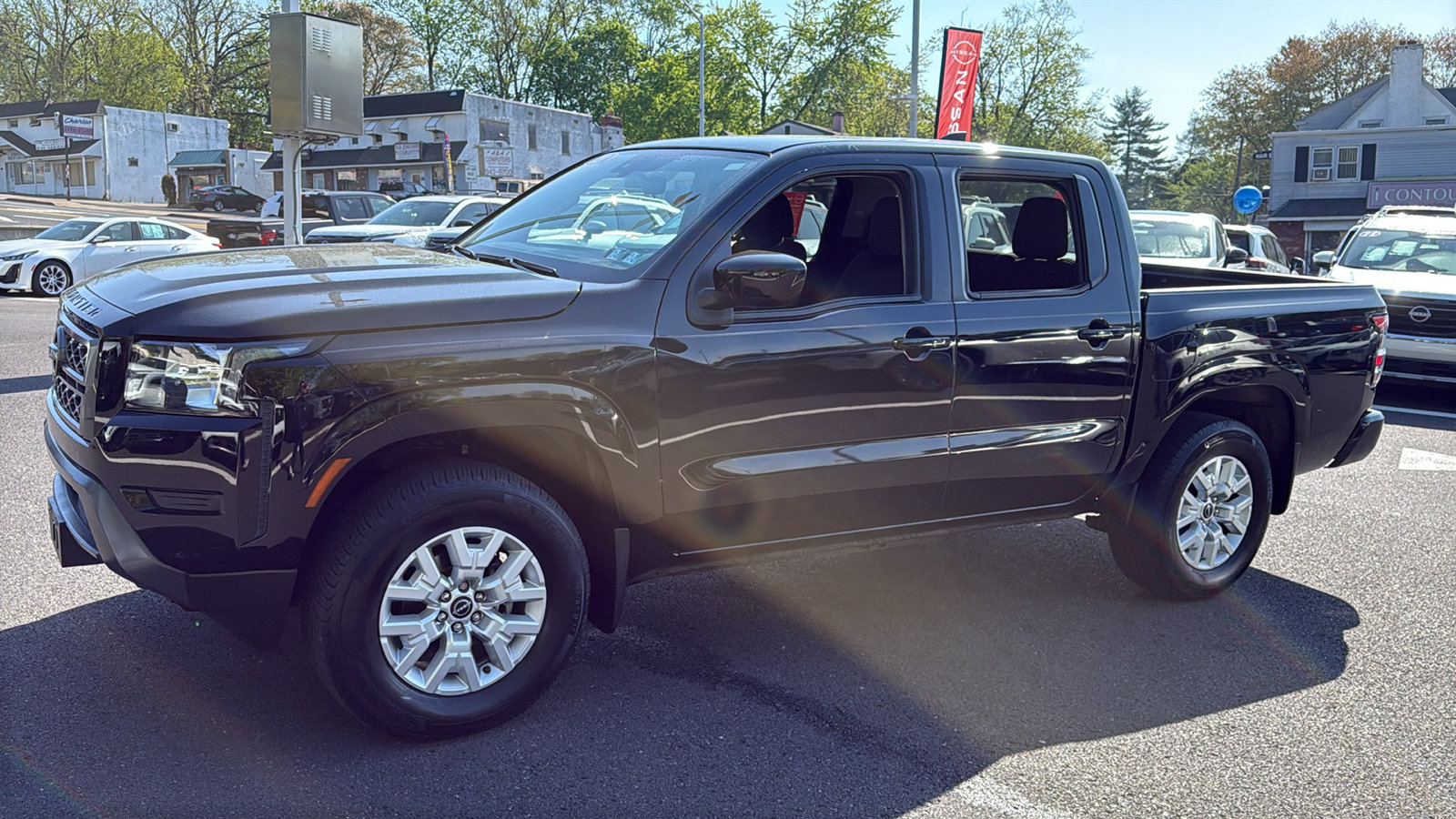 Certified 2023 Nissan Frontier SV w/ Tow Package AWD/4WD image 3