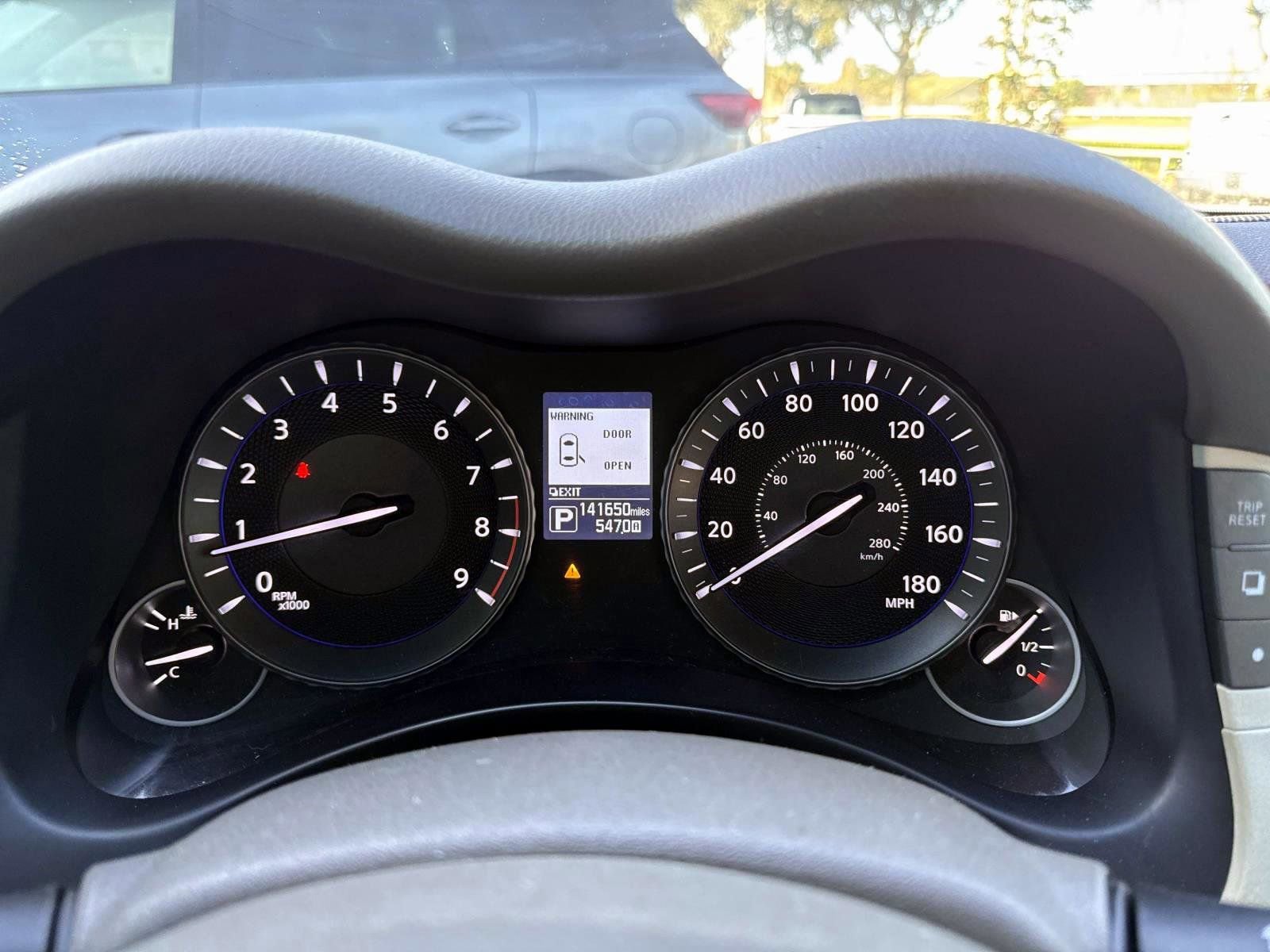 Used 2015 INFINITI Q70 L 3.7 image 24