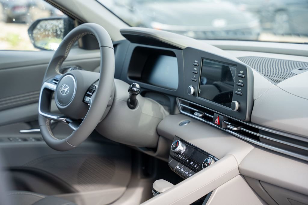 New 2025 Hyundai Elantra Sport image 12