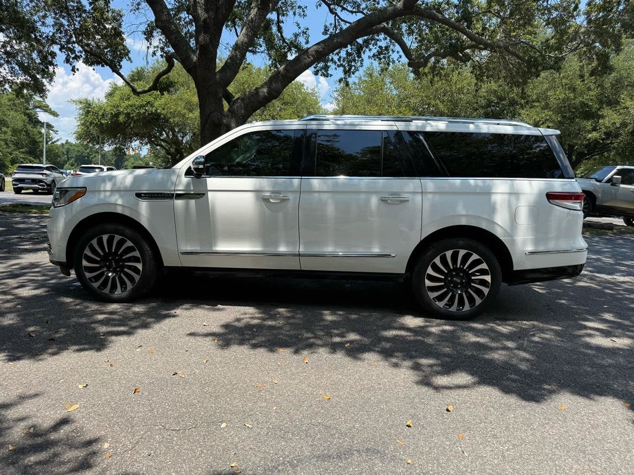 Used 2023 Lincoln Navigator L Black Label AWD/4WD image 8