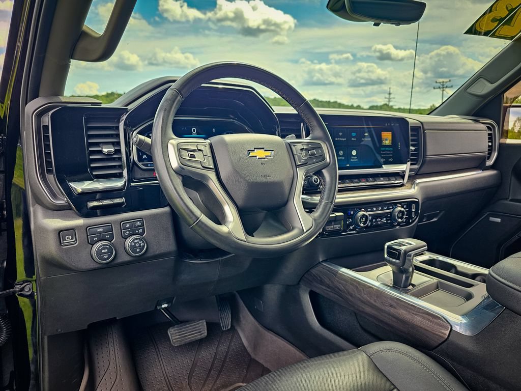 Used 2023 Chevrolet Silverado 1500 LTZ w/ LTZ Premium Package AWD/4WD image 16