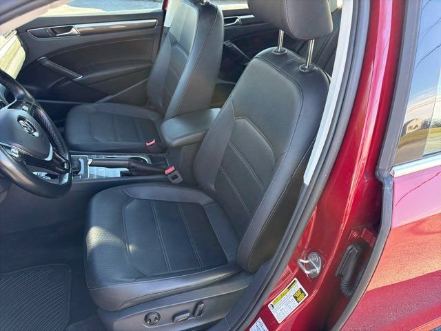 Used 2018 Volkswagen Passat 2.0T SE FWD image 15