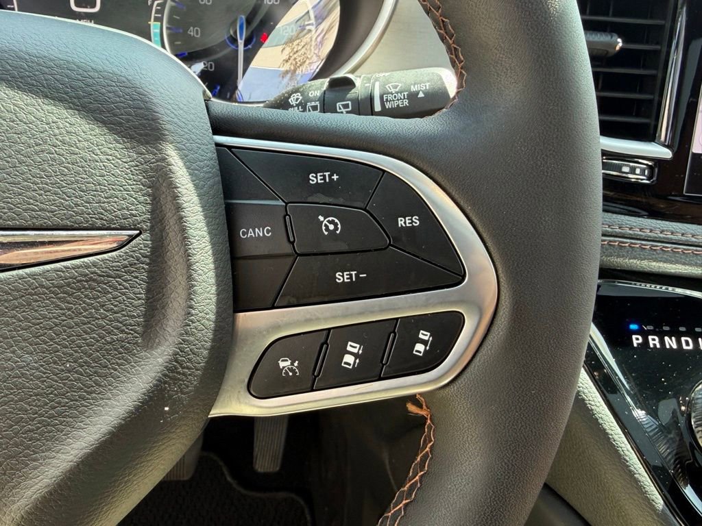 Used 2024 Chrysler Pacifica Pinnacle FWD image 23