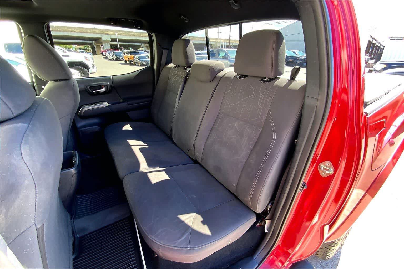 Used 2017 Toyota Tacoma TRD Sport RWD image 29