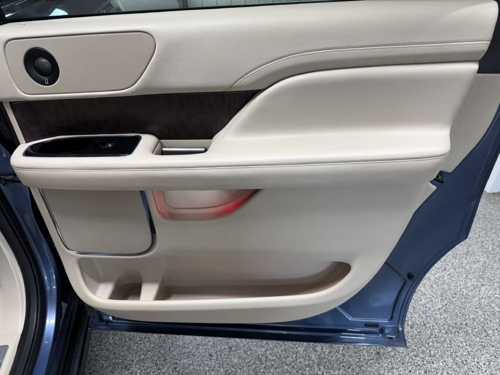 Used 2018 Lincoln Navigator L Reserve w/ Technology Package image 37