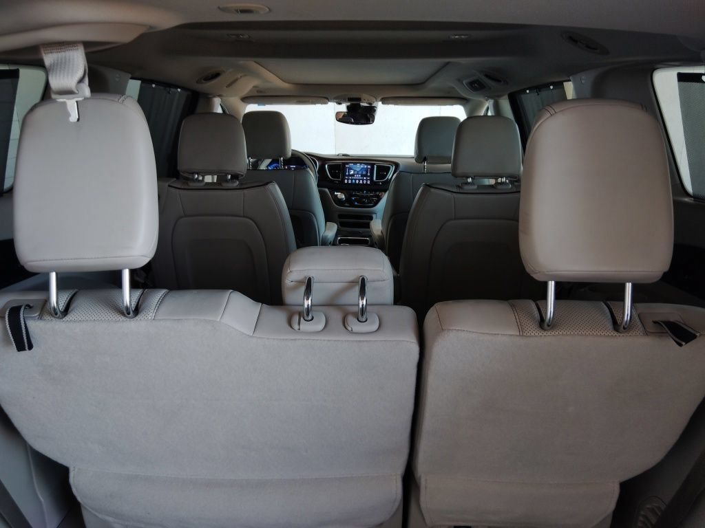 Used 2019 Chrysler Pacifica Limited w/ Advanced Safetytec Group FWD image 19