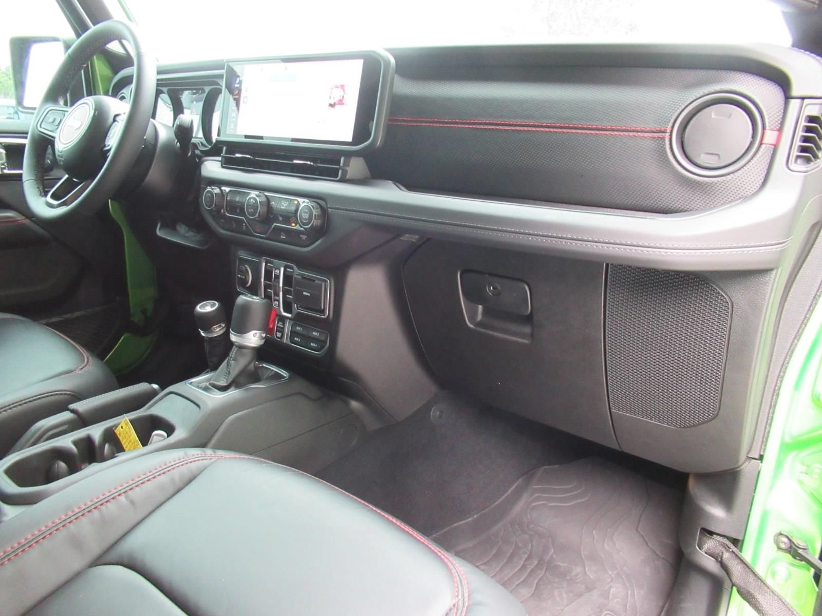 Certified 2025 Jeep Wrangler Unlimited Rubicon w/ XTREMEE 35" Tire Package AWD/4WD image 11