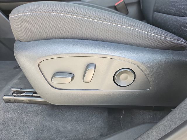 Used 2025 Chevrolet Traverse LT w/ Driver Confidence Package image 19