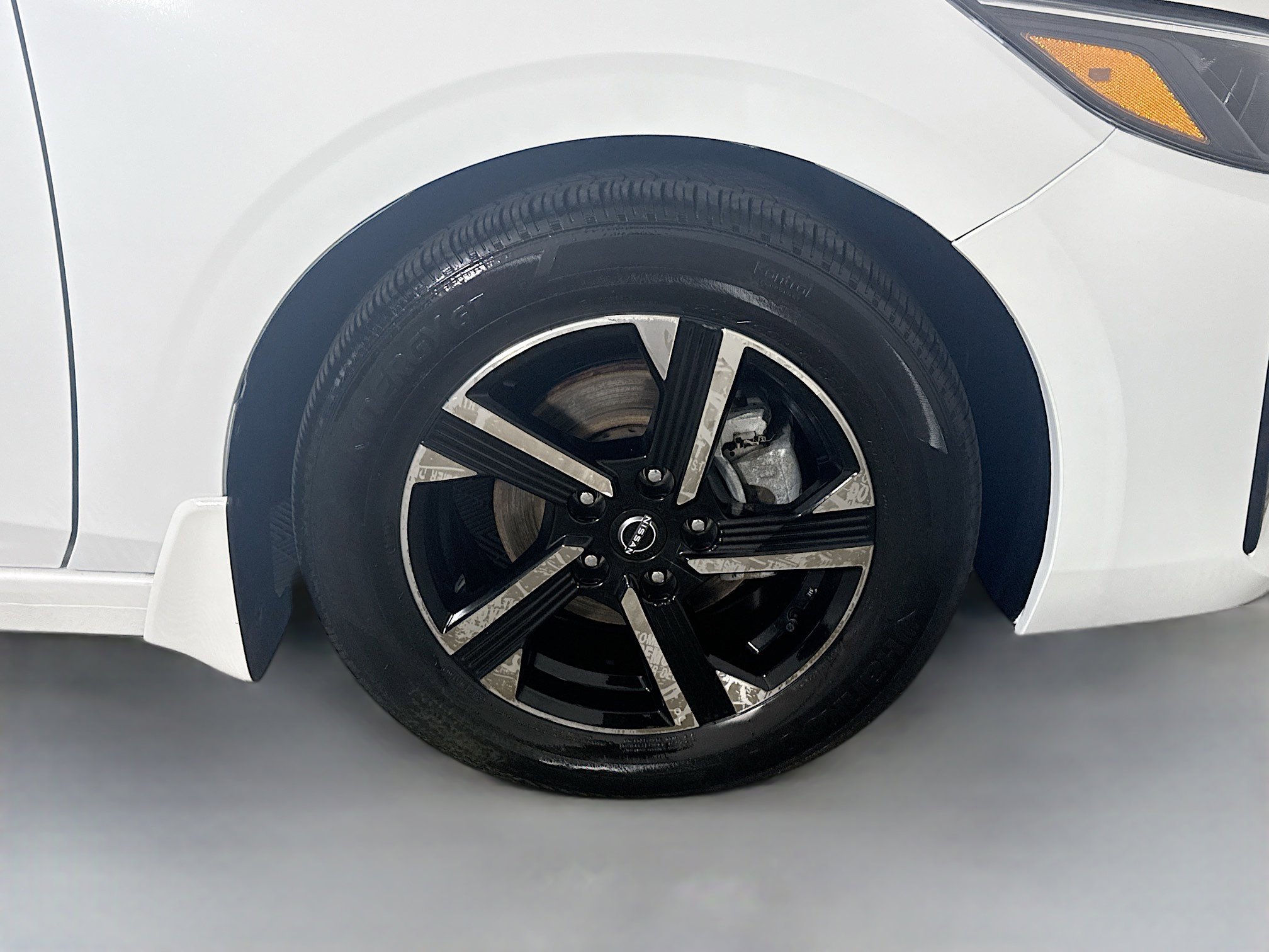 Used 2025 Nissan Sentra SV FWD image 32