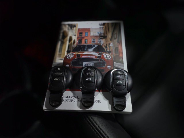 Used 2020 MINI Cooper 4-Door Hardtop FWD image 38