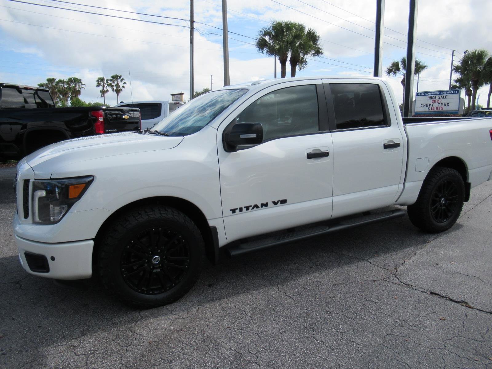 Used 2019 Nissan Titan SL w/ Midnight Edition RWD image 2