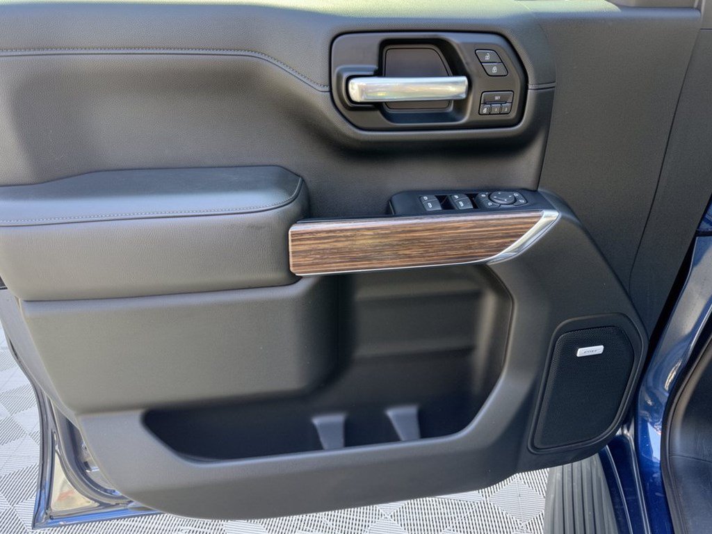 Used 2019 Chevrolet Silverado 1500 High Country w/ Technology Package AWD/4WD image 14
