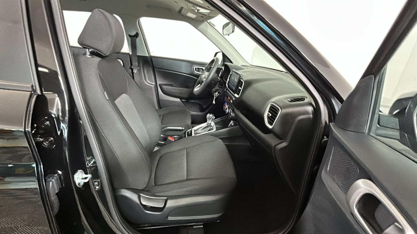 Used 2026 Hyundai Venue SE FWD image 35