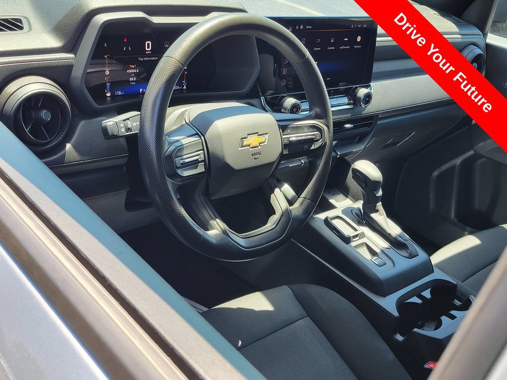 Used 2023 Chevrolet Colorado W/T RWD image 5