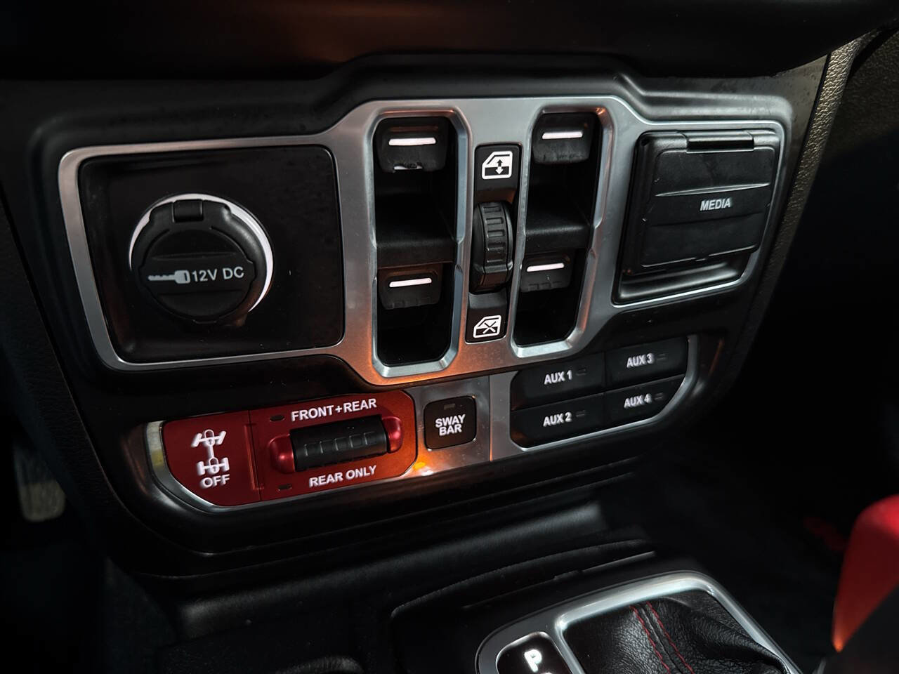 Used 2018 Jeep Wrangler Unlimited Rubicon w/ Uconnect 4C Nav & Sound Group image 32