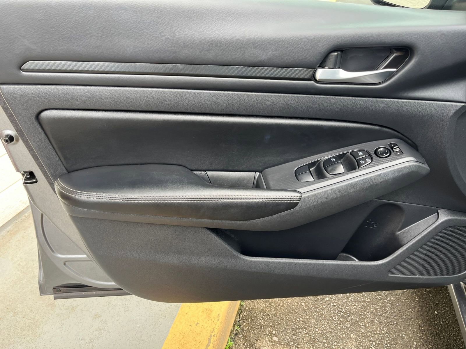 Used 2024 Nissan Altima 2.5 SV image 18