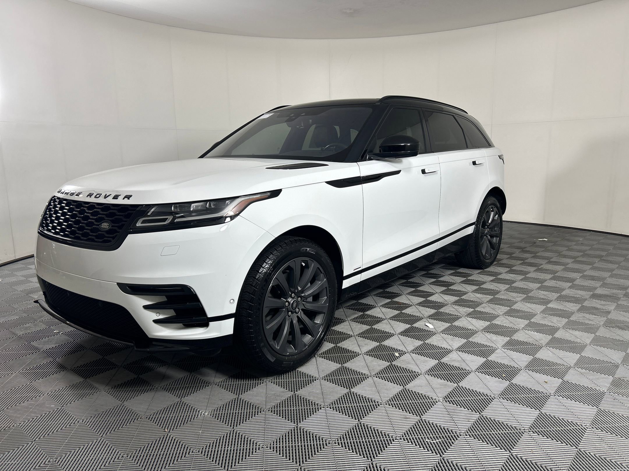 Used 2018 Land Rover Range Rover Velar R-Dynamic SE