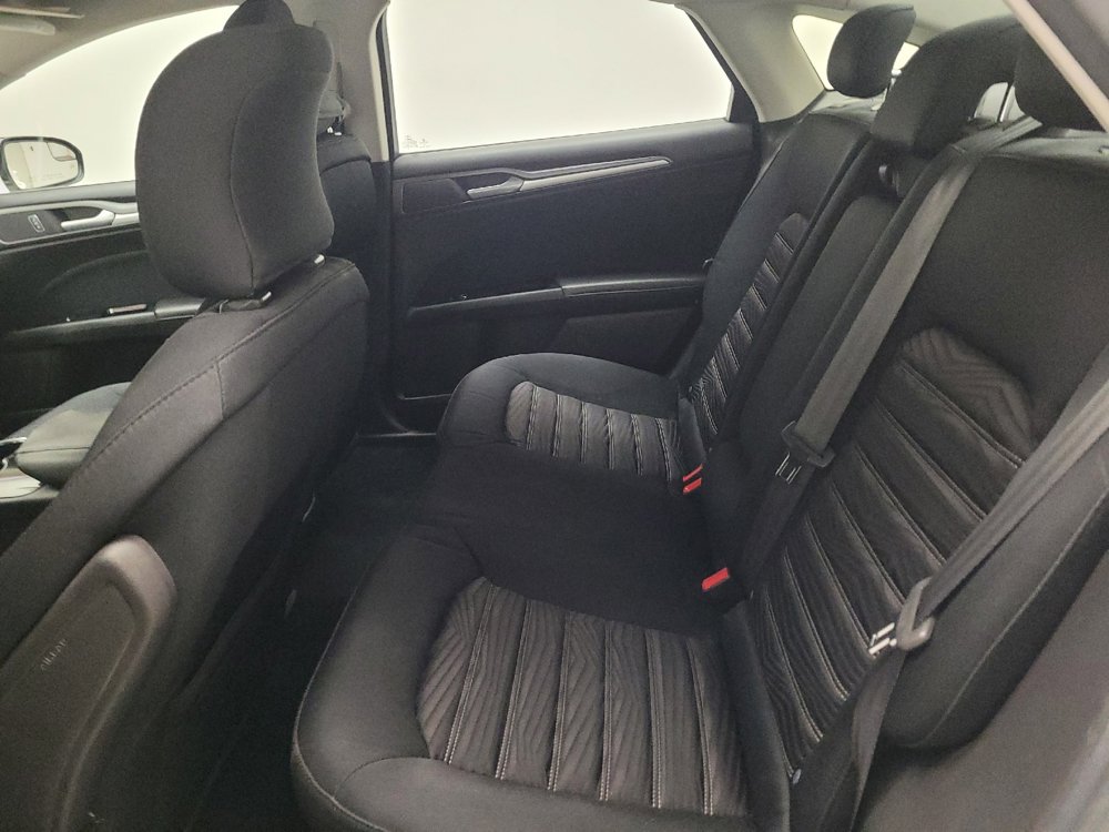 Used 2016 Ford Fusion SE FWD image 18