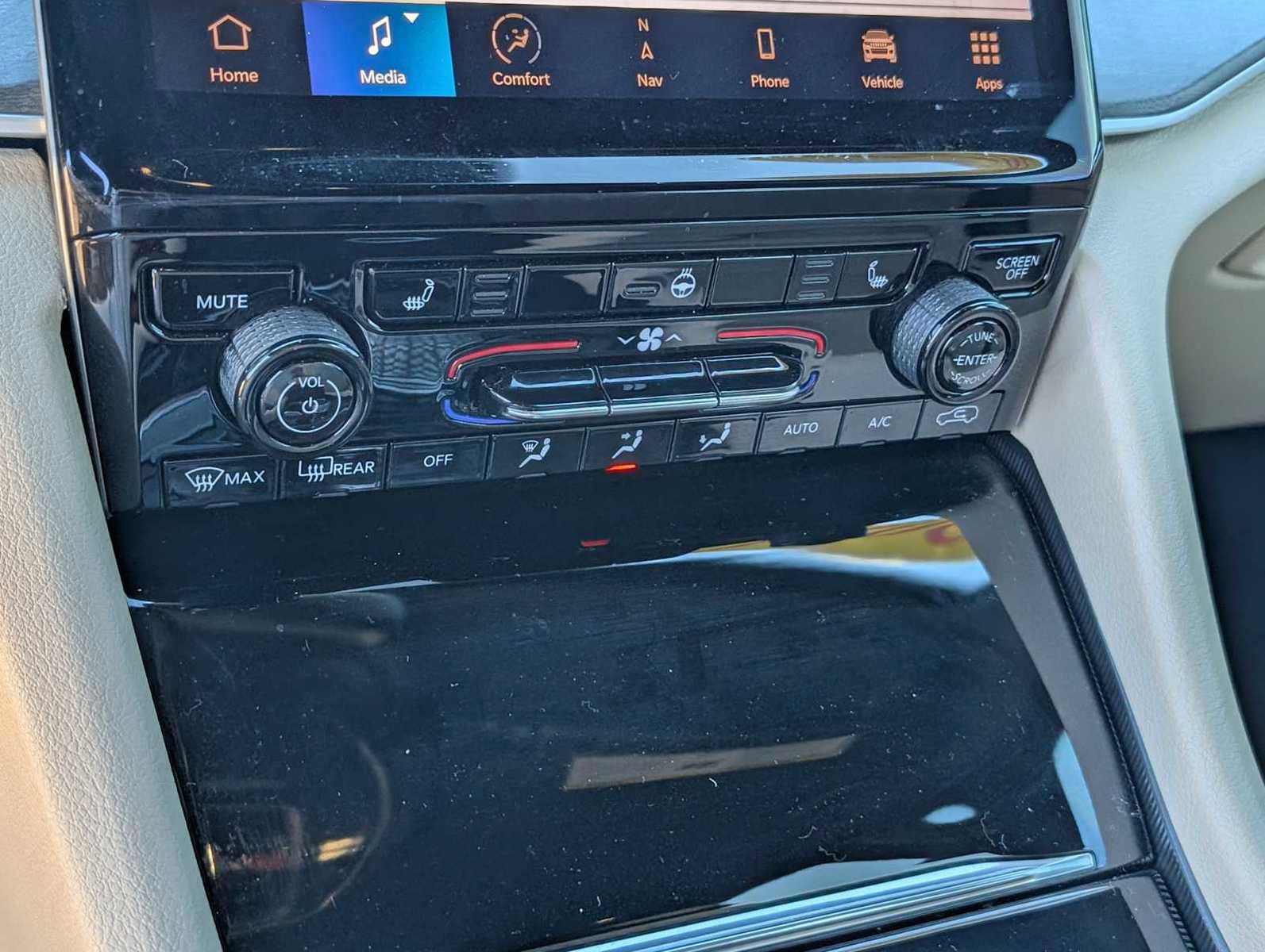 Used 2024 Jeep Grand Cherokee Limited image 14