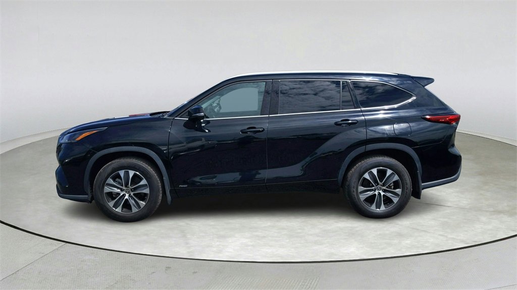 Used 2022 Toyota Highlander Bronze Edition image 4