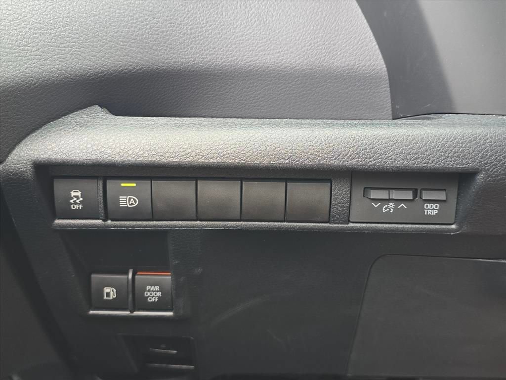 Used 2022 Toyota Sienna XSE FWD image 24