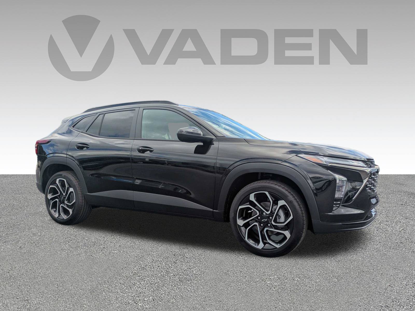 New 2026 Chevrolet Trax RS w/ Sunroof Package FWD image 3
