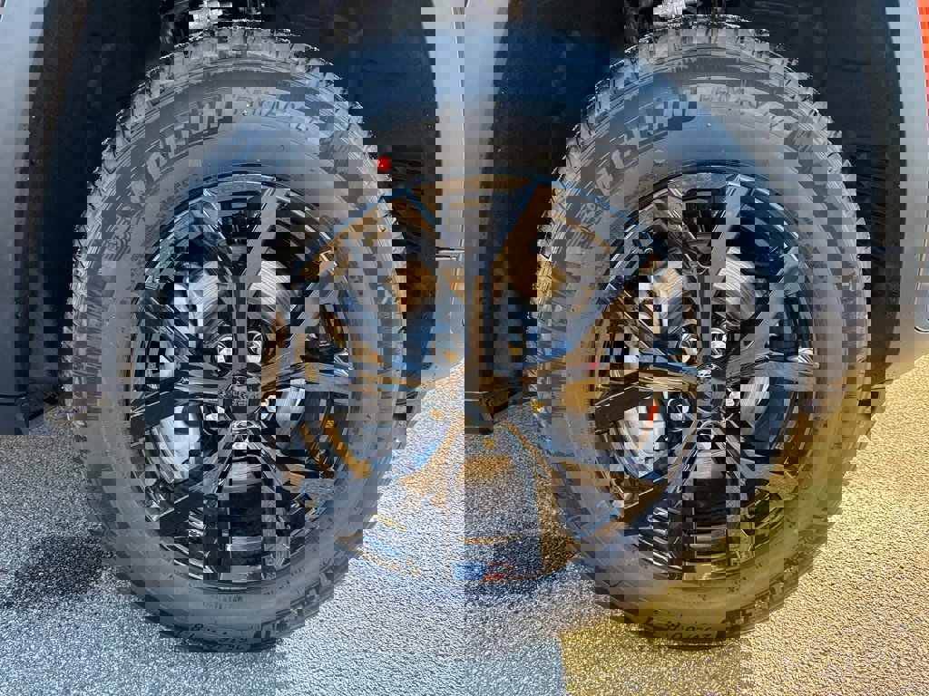 New 2026 Jeep Grand Cherokee Altitude image 9