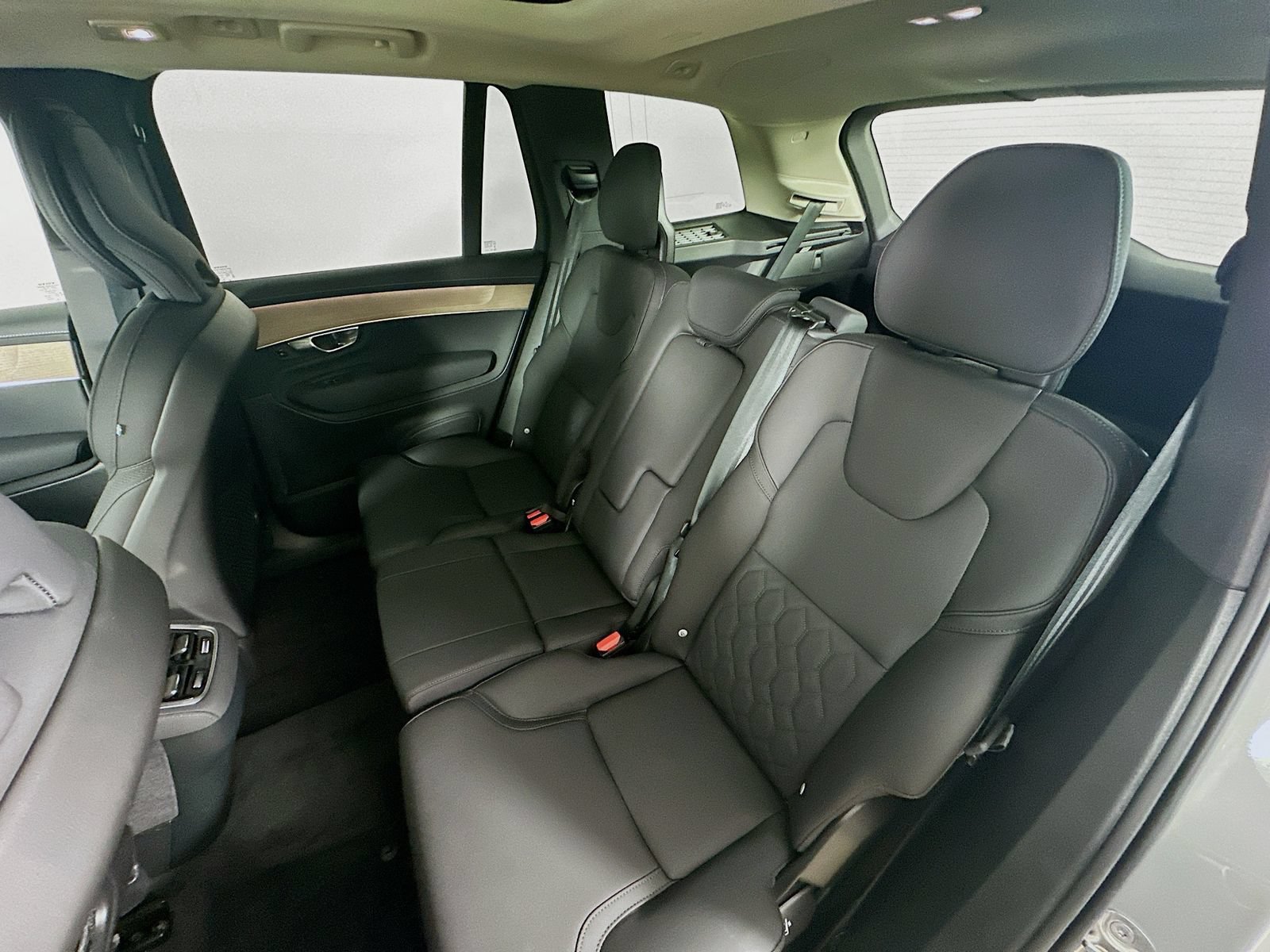 Used 2026 Volvo XC90 B6 Plus AWD/4WD image 35
