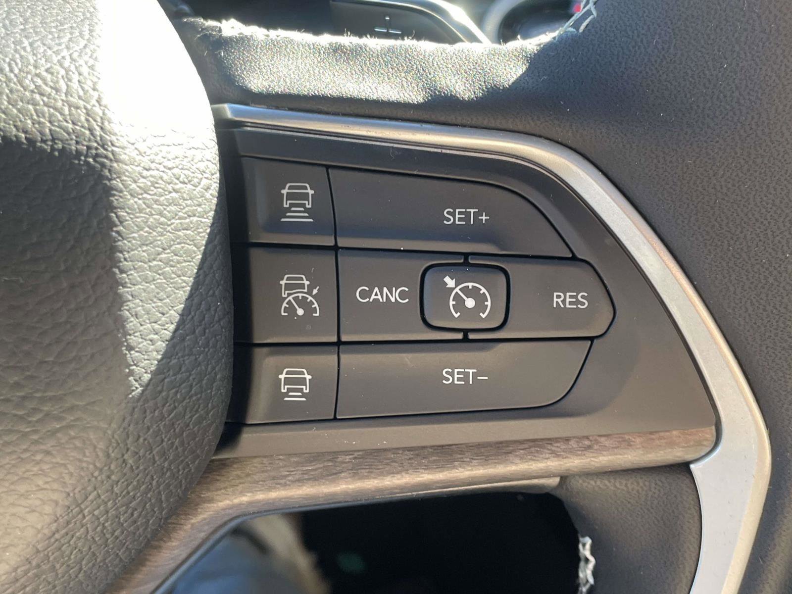 New 2025 Jeep Grand Cherokee Limited image 8