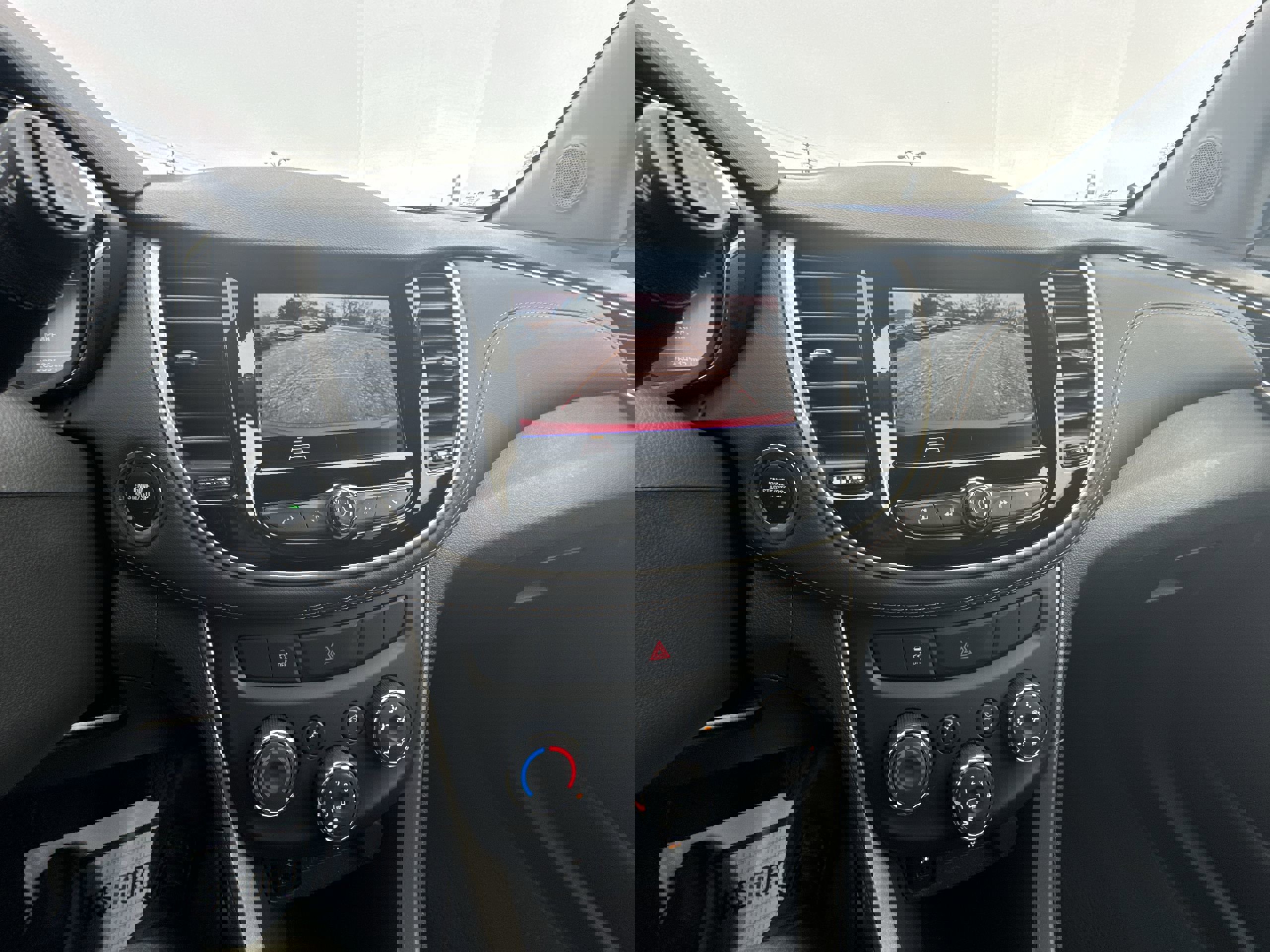 Used 2022 Chevrolet Trax LT w/ LT Convenience Package image 15