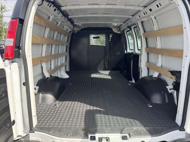 Used 2024 GMC Savana 2500 w/ Driver Convenience Package image 12