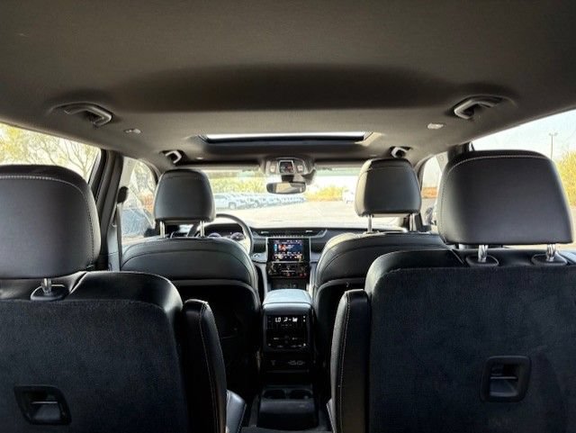 Used 2024 Jeep Grand Cherokee L Altitude AWD/4WD image 12