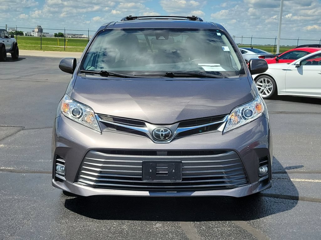 Used 2019 Toyota Sienna XLE w/ XLE Navigation Package FWD image 2