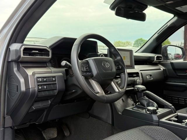 Used 2025 Toyota 4Runner SR5 AWD/4WD image 13